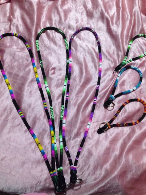 More lanyards Lanyard Patterns, Beaded Keychains Patterns, Lanyard Ideas, Beaded Moccasins, Native Beading Patterns, Beadwork Ideas, Native Beading, Beaded Earrings Native, Loom Bracelet Patterns