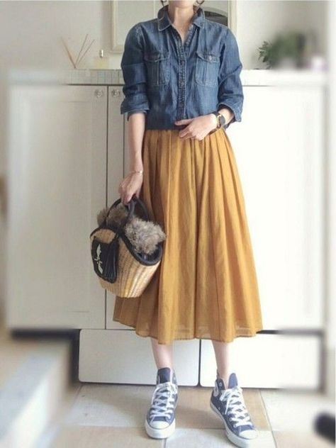 Long Skirt With Converse, Skirt With Converse, Kemeja Denim, Converse Outfits, 일본 패션, Long Skirt Fashion, Long Skirt Outfits, Korean Fashion Outfits, Vintage Autumn