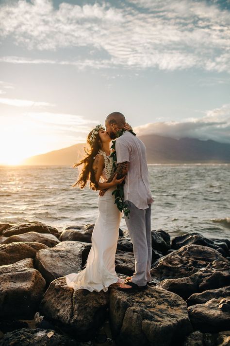 Aloha Wedding Theme, Hawaii Wedding Pictures, Hawaii Wedding Photoshoot, Maui Wedding Elopement, Low Key Beach Wedding, Hawaii Elopement Photography, Maui Photoshoot, Minimalist Beach Wedding, Hawaiian Beach Wedding