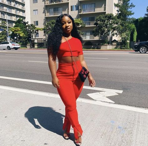 @Colormenae ✨ Reginae Carter, Throwing Fits, The Frame, Outfit Posts, Small Waist, Cute Fashion, Celebrity News, Mona Lisa, Fashion Nova