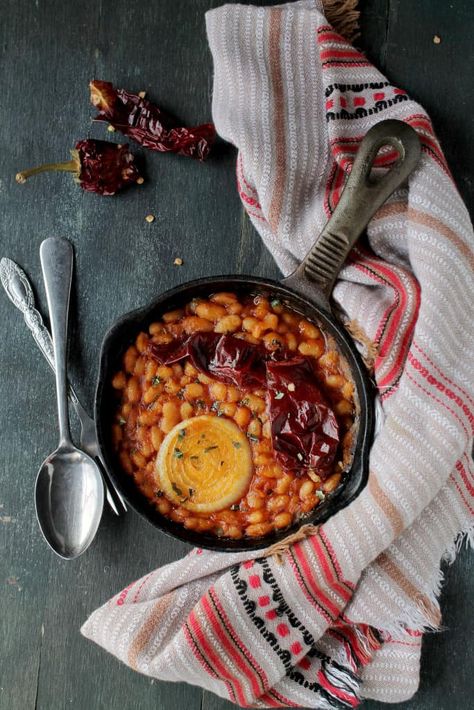 Macedonian Style Baked Beans {Tavce Gravce} via www.diethood.com | #recipe #dinner #beans #tavcegravce Tavce Gravce, Albanian Recipes, Macedonian Food, Baked Bean Recipes, Carnival Food, Traditional Recipes, Recipe Dinner, Tasty Kitchen, Baked Chicken Thighs