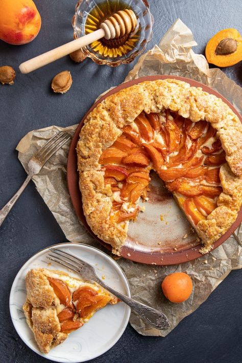 This Apricot Ricotta Galette with Honey drizzle is the perfect summer treat. Super easy to make and so delicious. #apricotgalette #apricotericottagalette #galette #apricot Pie Tarts Mini, Pie Recipes Savory, Tartlet Recipes, Savory Tart Recipes, Ricotta Galette, Fall Pie Recipes, Fall Pies Recipes, Fruit Flan, Almond Tart Recipe