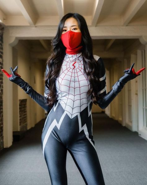 Silk - cosplayed by Cori Baik Silk Spiderman, Spiderman Halloween Costume, Marvel Halloween Costumes, Spiderman Girl, Marvel Fashion, Silk Marvel, Supergirl Cosplay, Marvel Costumes, Spiderman Costume