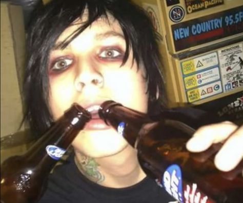 Max Green, Emo Boyfriend, Men's Emo Style, Emo Men, Emo Pfp, Escape The Fate, Ronnie Radke, I Need Friends, Andy Black