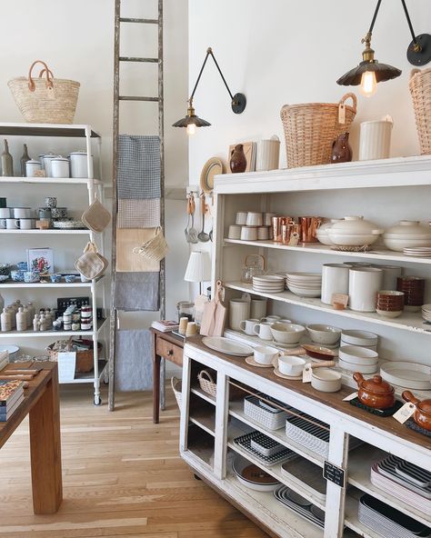 Homesong Market (@homesong_market) | Instagram Market Shelves, Collective Studio, Artisan Market, Chip And Jo, Indoor Markets, Shop Displays, Future Perfect, Dream Business, Small Boutique