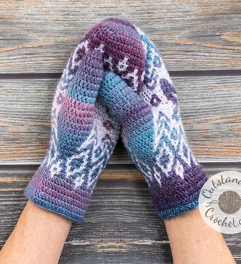 Star Leaf Mittens mosaic crochet pattern | outstanding-crochet Wrist Warmers Crochet, Leaf Mosaic, Overlay Mosaic Crochet, Knitting Summer, Crochet Mittens Pattern, Color Graphing, Mosaic Crochet, Crochet Hexagon, Crochet Mittens