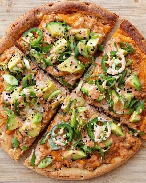 Tuna Pizza Recipe, Pizza Tuna, Culinary Photography, Tuna Pizza, Artichoke Pizza, Pizza Aesthetic, Steak Pizza, Spicy Tuna Roll, Fish Dinner Recipes