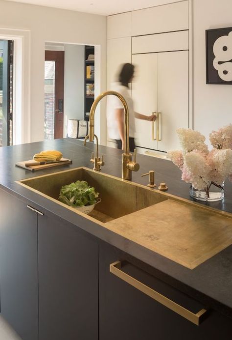 Designing a custom kitchen sink. - Victoria Elizabeth Barnes Fancy Sink, Brass Kitchen Sink, Sink Organization, Organizing Kitchen, Organize Kitchen, Draining Board, Modern Kitchen Sinks, Custom Sinks, Sink Ideas