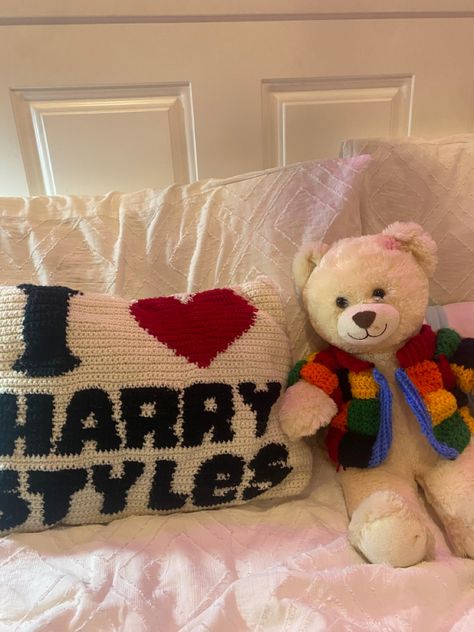 Harry Styles Crochet Ideas, Harry Styles Inspired Gifts, Harry Coded Room, Harry Styles Diy Crafts, Harry Styles Gift Ideas, Harry Styles Gifts, Harry Coded, Hary Styles, Harry Core