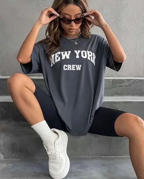 New York T Shirt, Oversized Tees, Urban Fashion Women, Oversize Women, Cartoon Outfits, T Shirt Oversized, Urban Style, Oversized Tee, Home Fashion