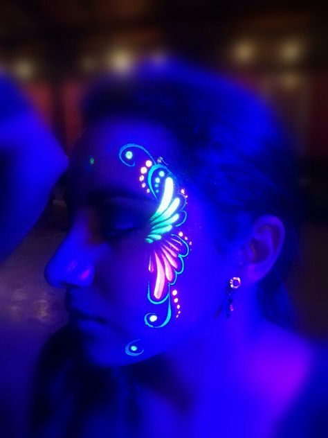 Neon Face Painting Ideas, Neon Uv Makeup, Uv Face Paint Ideas, Glow In The Dark Face Paint, Glow In The Dark Face Paint Ideas, Glow In The Dark Makeup Ideas, Neon Face Paint Ideas Simple, Uv Makeup Ideas, Neon Party Makeup Ideas