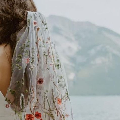 Claire Pettibone Wedding Dress, Floral Veil, Flower Veil, Contemporary Bride, Classic Brides, Embroidered Lace Fabric, Blue Wedding Dresses, Bohemian Bride, Nontraditional Wedding