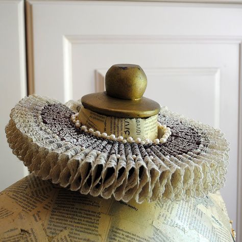 Elizabethan Ruff, Mad Hatter Top Hat, Burgundy And Beige, Elizabethan Costume, Elizabethan Fashion, Elizabethan Collar, Tudor Costumes, Ruff Collar, Elizabethan Era