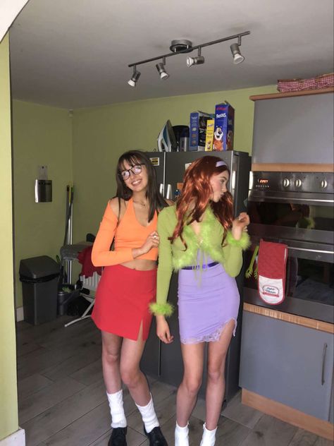 Hot Velma And Daphne Halloween Costume, Daphne Velma Costume, Hot Velma Halloween Costume, Velma Costume Ideas, Halloween Costumes Daphne, Daphne Costume Ideas, Daphne Outfit Ideas, Duo Outfits Costumes, Halloween Costumes For Duos Best Friends