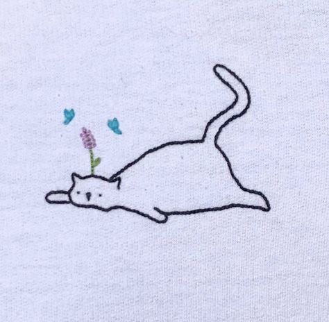 Cat Pocket Embroidery, Tatami Galaxy, Embroidered Cat, Simple Hand Embroidery Patterns, Cat Embroidery, Clothing Design Sketches, Thrift Flip, Animal Embroidery, Flower Embroidery Designs