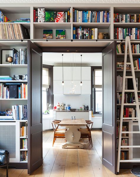 Maximizing Space in Eye-Catching Style: 20 Smart Built-In Shelves Around Doorway Colorful Eclectic Living Room, Storage Bookcase, Open Family Room, Industrial Style Kitchen, Classic Living Room, Apartment Architecture, Beautiful Dining Rooms, London Apartment, Built In Bookcase