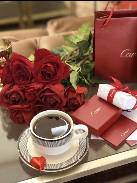 Cartier Gift With Flowers, Expensive Gifts Aesthetic, Luxury Gifts Aesthetic, Cartier Gift, Rolex Cartier, Expensive Gifts, Long Hair Video, Rich Girl Lifestyle, Luxury Lifestyle Dreams