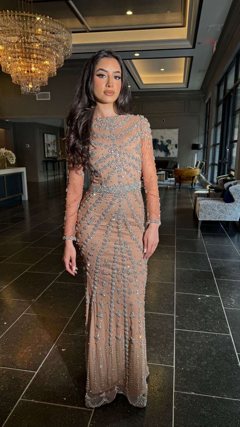 Kendall Long Sleeve Beaded Dress Kendall Jenner Met, Kendall Jenner Met Gala, Modest Evening Gowns, Dresses Luxury, Modest Fits, Full Length Dress, Evening Dresses Elegant, Embellished Dress, Beaded Dress