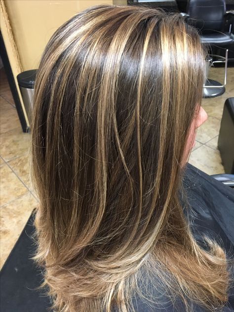 Medium Brown Hair With Chunky Blonde Highlights, Subtle Chunky Highlights For Brown Hair, Chunky Honey Blonde Highlights, Rayos En El Cabello Oscuro, Brown Hair With Chunky Highlights, Brown Hair With Blonde Streaks, Streaky Highlights, Chunky Blonde Highlights, Rambut Brunette