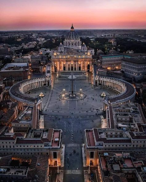 Travel Photography Europe, St Peters Basilica, Architecture History, Venice Italy Travel, Vatican Museums, Breathtaking Places, Italy Photography, Italy Aesthetic, San Pietro