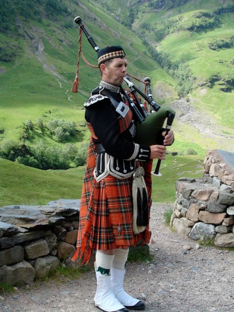 Scotland Men, Wind Instruments, Great Scot, Scotland Forever, Celtic Heritage, Scotland Highlands, Men In Kilts, Visit Scotland, Bagpipes