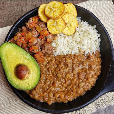 Arroz Federal on Instagram: “Los cereales como el arroz son ricos en metionina y pobres en lisina, las legumbres como las lentejas son deficientes en metionina y ricas…” Healthy Lunch Snacks, Colombian Food, Island Food, Lunch Snacks, Food Culture, May 17, Yummy Food Dessert, Healthy Lunch, Workout Food