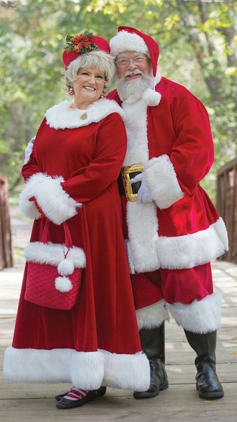 Santa Dress Women, A Miser Brothers Christmas, Mrs Clause Costume, Mrs Santa Claus Costume, Santa Claus Movie, Mrs Claus Outfit, Mrs Claus Dress, Santa Claus Photos, Santa Claus Outfit