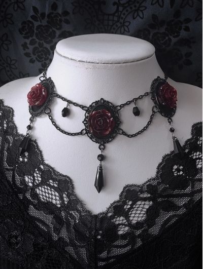 Dark Retro Gothic Rose Layered Crystal Pendant Necklace Gothic Wedding Necklace, Red Aesthetic Accessories, Gothic Prom Jewelry, Vampire Goth Accessories, Red And Black Clothes, Black And Red Jewelry, Blood Jewelry, Rosette Necklace, Black And Red Wedding