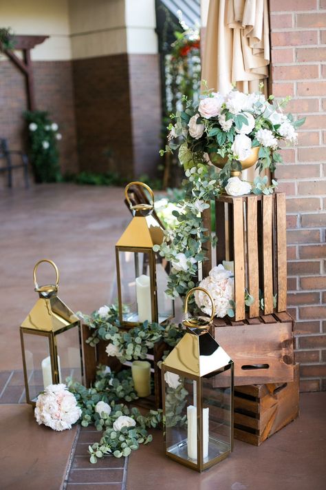 Wedding Entrance Table, Wedding Photo Walls, Popcorn Wedding, Crate Decor, Christmas Coffee Table Decor, Courtyard Wedding, Wedding Anniversary Cakes, Rustic Wedding Photos, Wedding Entrance