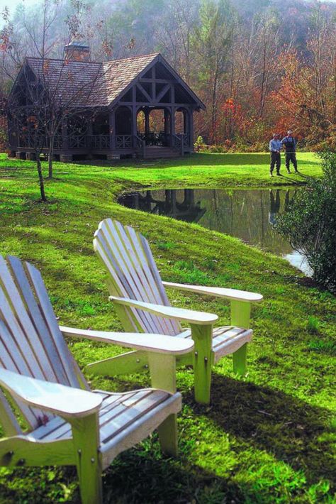 Set amidst the verdant splendor of Tennessee's Great Smoky Mountains, Blackberry Farm has an unmistakable storybook quality. #blackberryfarm #greatsmokymountains #walland #tennessee #farm #farmstay #homestead #country #countryside #nature #natureescape #kiwicollection #carewhereyoustay Blackberry Farm Tennessee, Blackberry Mountain, Tennessee Farm, Farm Hotel, Maryville Tennessee, Safari Vacation, Blackberry Farm, Farm Restaurant, Blackberry Farms