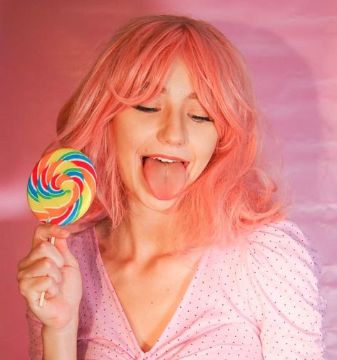 Girl Eating Lollipop Drawing, Pose With Lollipop, Eating A Lollipop Reference, Eating Lollipop Pose, Holding Lollipop Reference, Lollipop Pose, Happiness Portrait, Kawaii Lollipop, Fairies Aesthetic