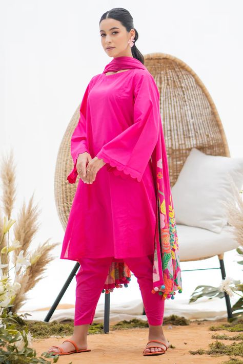 Pink Kurta, Latest Blouse Designs Pattern, Pakistani Clothes, Velvet Dress Designs, Punjabi Outfits, Kurta Style, Pakistani Fashion Casual, Pakistani Dresses Casual, Lawn Dress