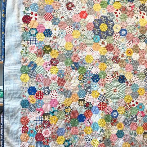 How to Tame Those Tiny Fabric Pieces (Without Losing Your Mind or Your Patience) – Quilts, Quips, and other Nearsighted Adventures Scrappy Quilts Ideas, Making Patches, Hexie Quilts Patterns, Hexie Quilts, Hexagon Quilt Pattern, Dear Jane Quilt, Losing Your Mind, Beginning Quilting, Hexagon Quilts