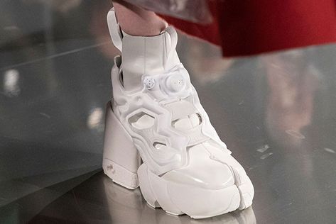 Mode Cyberpunk, Instapump Fury, Tabi Boots, Oufits Casual, Cyberpunk Fashion, Futuristic Fashion, Couture Week, Sportswear Brand, 여자 패션