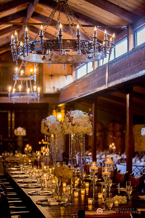 Romantic wedding dining - The Cooper Estate, Miami, FL Backyard Wedding Catering, Catering Dinner, Dinner Buffet, Wedding Planning Binder, Wedding Dining, Rustic Style Wedding, Wedding Planning Book, Bbq Wedding, Wedding Planning Timeline