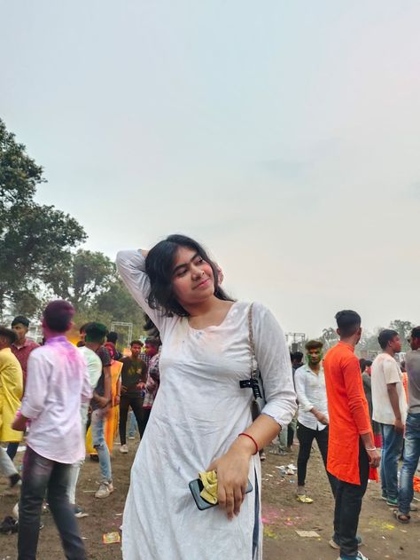 Pose aesthetic inspiration holi 2023 photo idea Instagram Holi Photo Ideas, Holi Photo, Photo Ideas, Indiana, Festival, Quick Saves