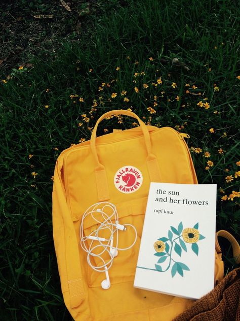 Kanken Aesthetic, Mochila Fjallraven Kanken, Mochila Jansport, Fjällräven Kånken, Aesthetic Backpack, Rupi Kaur, Vsco Girl, Bags Aesthetic, Yellow Aesthetic