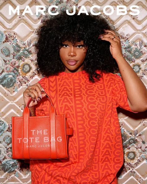 Is The Marc Jacobs The Tote Bag a Modern Classic? - PurseBlog Prefall 2023, Luella Bartley, Marc Jacobs The Tote Bag, Pre Fall 2023, Private Wedding, Marc Jacobs Tote, Marc Jacobs Bag, Glam Looks, Mini Tote Bag