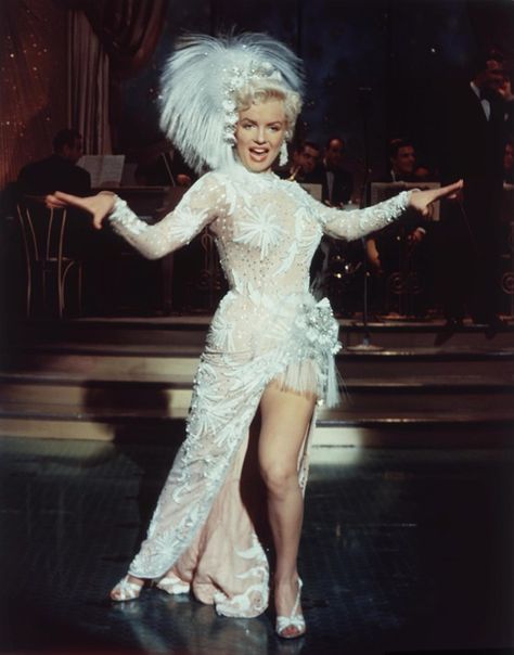 Marilyn Monroe in There's No Business Like Show Business, 1954 Oud Hollywood, No Business Like Show Business, Rare Marilyn Monroe, Marilyn Monroe Movies, Marilyn Monroe Fashion, Gentlemen Prefer Blondes, Marilyn Monroe Photos, Catherine Zeta Jones, Norma Jean