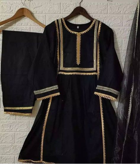 Black Kurta Outfit Women, Simple Kurta Designs, Womens Trendy Dresses, Pakistani Fashion Casual, Stylish Short Dresses, Sleeves Designs For Dresses, Simple Pakistani Dresses, Boutique Dress Designs, Stylish Dress Book