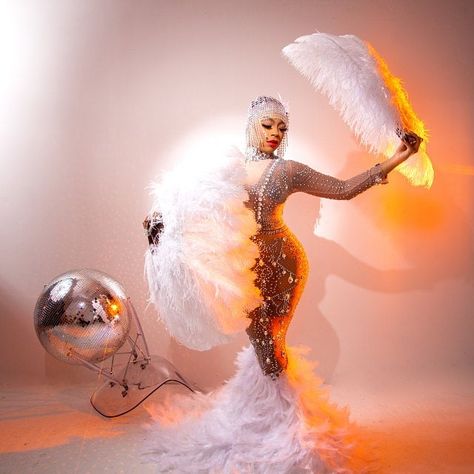 Thank you for the 5 Star Review @mizzwelena -- "These fans were exactly what I needed and beautifully crafted!" . . . #FromCostumeToCouture #FeatherTrendsetter #Ostrich #TheFeatherPlace #NewYork #LosAngeles #FeatherFans #ZuckerFeatherPlace #Etsy #Burlesque #FanDance Burlesque Props, Burlesque Fans, Burlesque Fan, Fan Dancer Burlesque, Feather Fan Burlesque, Famous Burlesque Dancers, Fan Dance, Feather Fan, Feather Headdress