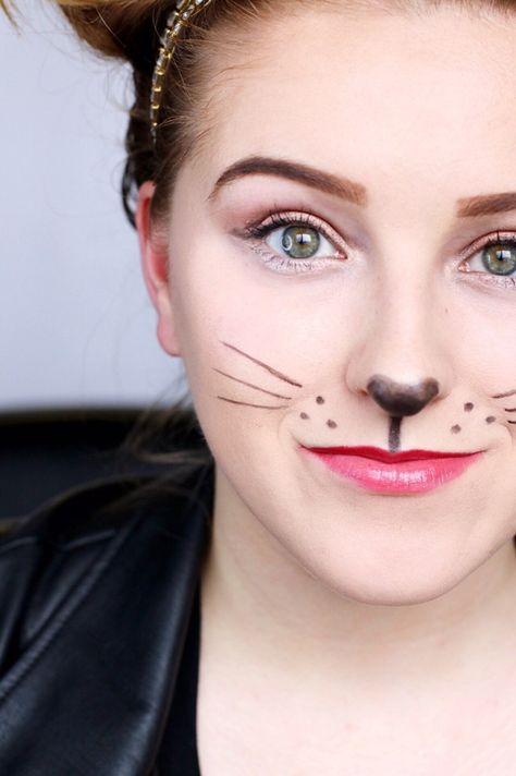 Simple Mouse Halloween Costume | Makeup + Hair + Leather JacketHoney & Betts Mouse Makeup, Halloween Costume Makeup, Cat Halloween Makeup, Halloween Creative, Cheap Ideas, Mouse Costume, Halloween Makeup Tutorial, Halloween Makeup Easy, Decoration Halloween