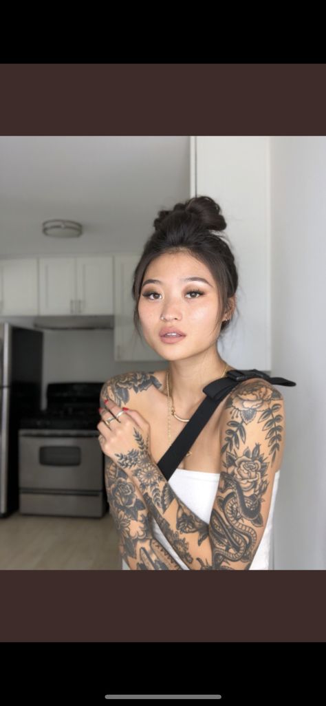 STREET TOYS AUTO Inc. Thigh Sleeve, Girl Arm Tattoos, Asian Tattoos, Hot Tattoos, Beauty Tattoos, Tattoo Models, Piercing Tattoo, Thigh Tattoo, Body Tattoos