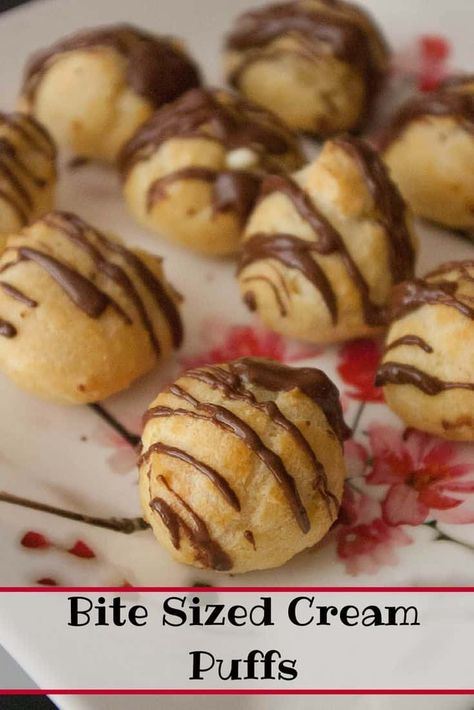 Mini Cream Puff, Cream Puff Dessert, Homemade Cream Puffs, Puff Dessert, Finger Food Desserts, Finger Desserts, Fancy Desserts Recipes, Dessert To Make, Cream Puff Recipe