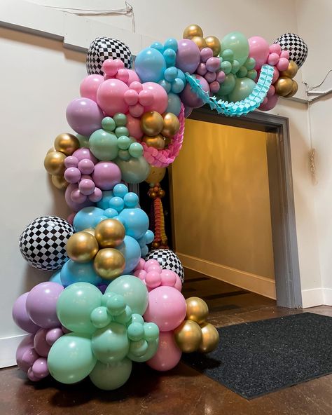 Mad Hatter Balloon Garland, Alice In Wonderland Balloon Decorations, Alice And Wonderland Balloons, Alice In Onederland Balloon Arch, Quinceanera Alice In Wonderland Theme, Alice In Wonderland Party Backdrop, Alice In Wonderland Balloon Decor, Alice In Wonderland Balloons, Alice In Wonderland Photo Backdrop