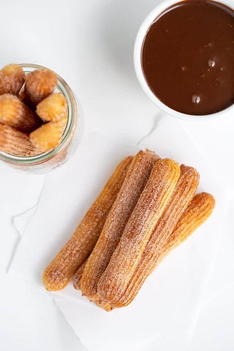 Air Fryer Churros - Learn how to make Churros in the air fryer! These Air Fryer Churros are the perfect way to make your favorite churro recipe without all the excess grease. They're rolled in cinnamon sugar while they're still warm and served with chocolate ganache. #cookiedoughandovenmitt #airfryer #desserts #dessertrecipe Airfryer Desserts, Air Fryer Churros, Homemade Peanut Butter Dog Treats, Make Churros, Churro Recipe, Blondies Recipe Easy, Easy Churros, Easy Churros Recipe, Air Fryer Recipes Dessert