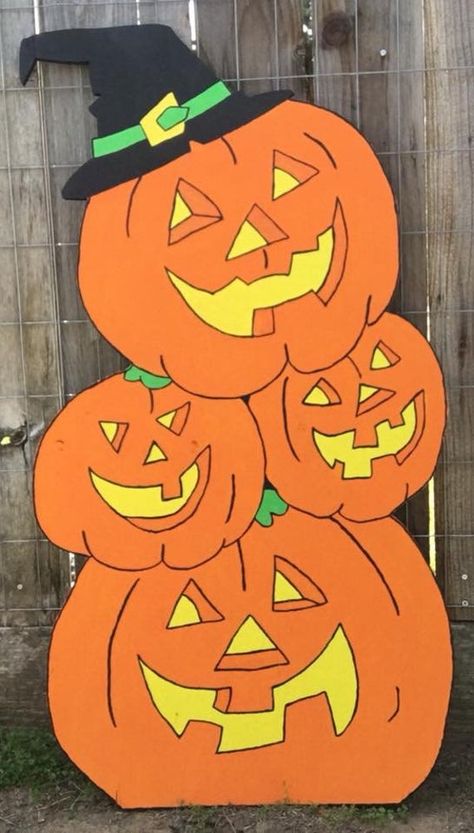 Outdoor Pumpkin Decor, Wooden Yard Decorations, Halloween Yard Decorations Diy, Halloween Yard Displays, Pumkin Decoration, Halloween Yard Signs, Halloween Yard Art, Halloween Lawn, Wood Yard Art