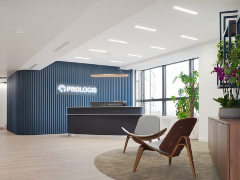 Prologis Offices - Paris Company Entrance Lobby, Blue Office Reception, Green Blue Office, Blue Corporate Design, Blue Office Aesthetic, Office Reception Design Entrance, Blue Office Space, Blue Office Interior, Office Design Blue