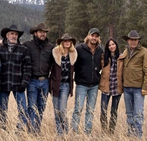 Yellowstone Aesthetic, Cowboy Background, Yellowstone Party, Yellowstone Cast, Beth Dutton Style, Yellowstone Tv Series, Yellowstone Beth Dutton, Yellowstone Outfits, Yellowstone Ranch