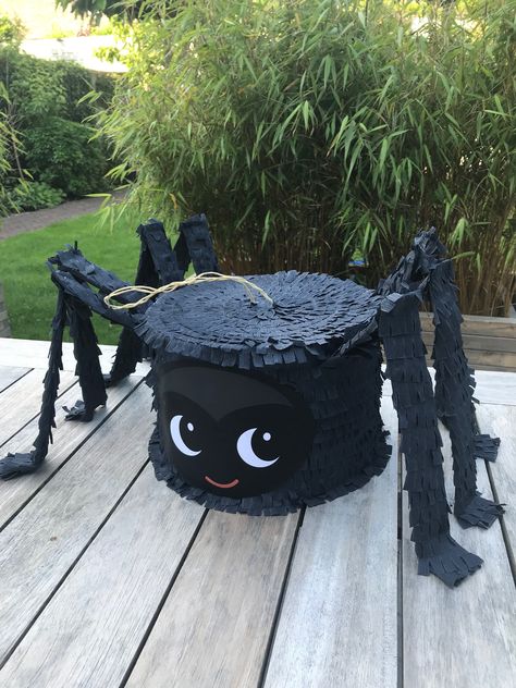 Spider Themed Party, Spin Pinata, Spider Party Ideas, Halloween Pinata Ideas, Witch Pinata, Spider Pinata, Witch Themed Party, Spider Birthday Party, Halloween Piñatas